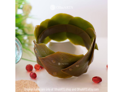 Dark Green Leaves Bracelet