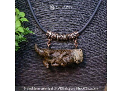 Necklace with two otters 01