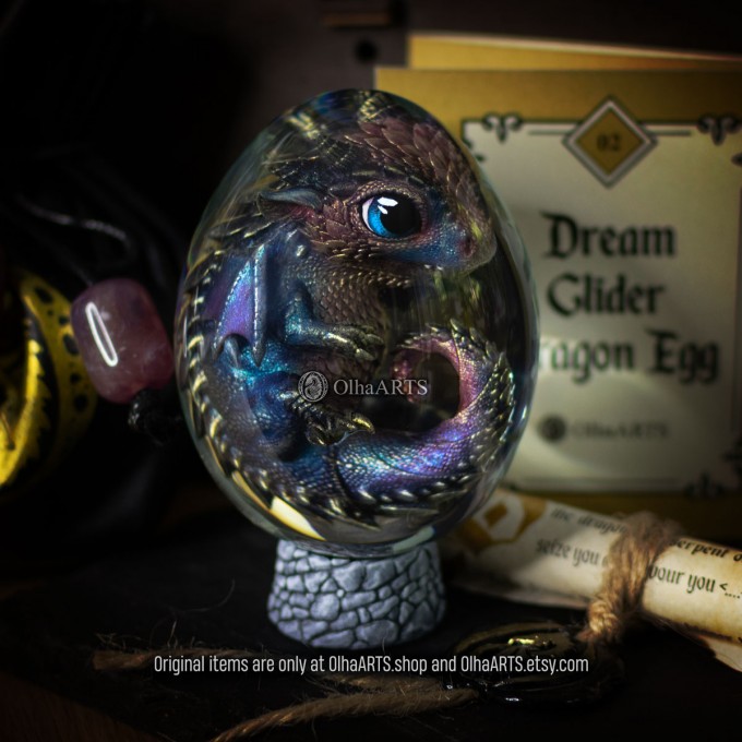 Dream Glider Dragon Egg, color Dark Rainbow